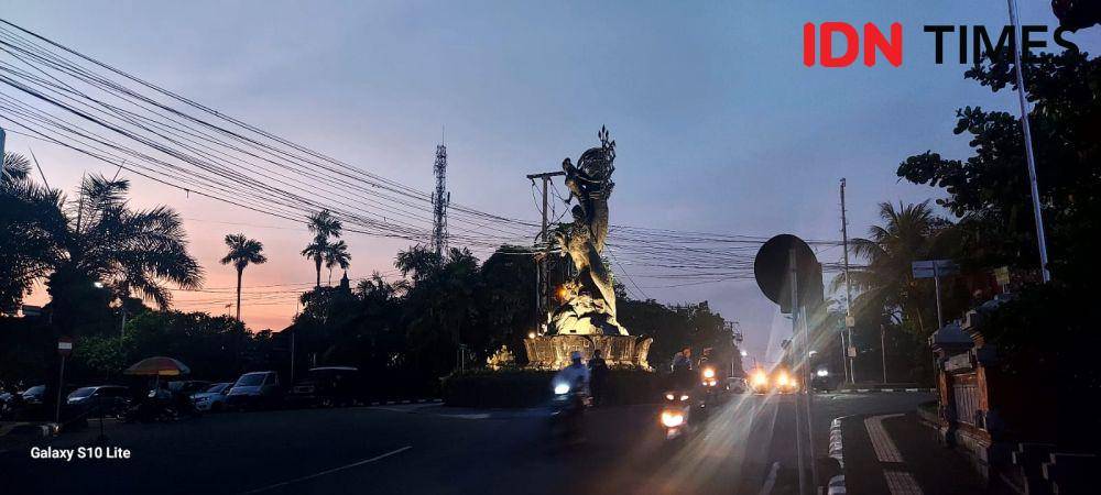 Kota Tabanan di malam hari (IDNTimes/Wira Sanjiwani)