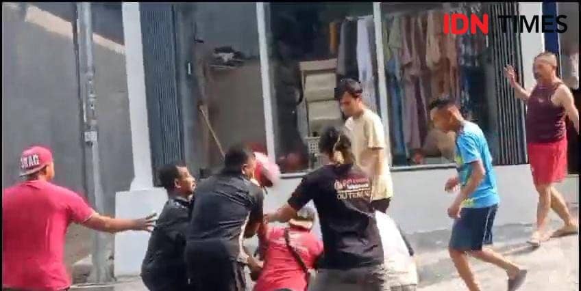 Scrensot vidio viral 3 pria adu jotos di Magetan/ IDN Times/ Istimewa