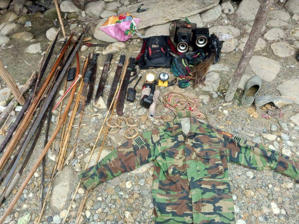 Sejumlah barang bukti diamankan aparat saat menduduki markas KKB di Yahukimo, Papua Pegunungan. (IDN Times/Istimewa)