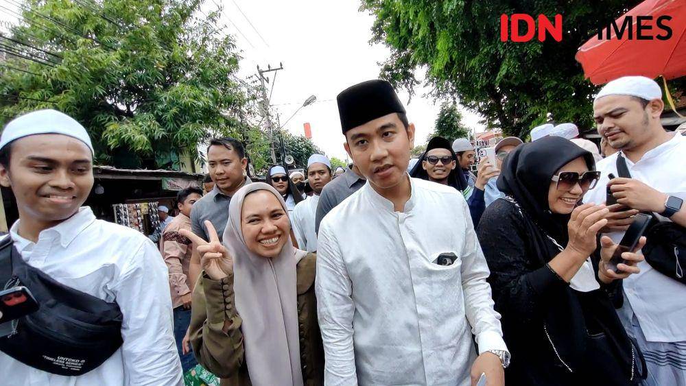 Gibran Rakabuming Raka menghadiri acara Haul Habib Ali Al Hapsyi. (IDN Times/Larasati Rey)