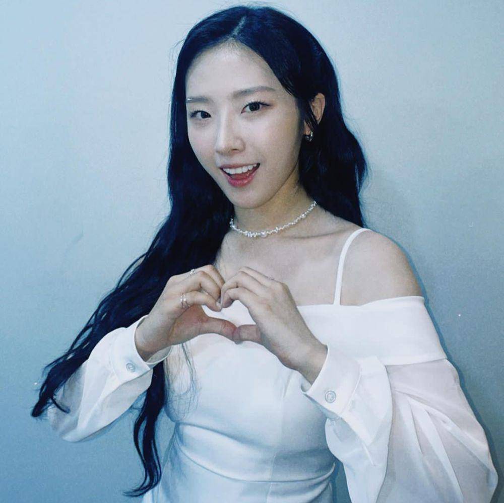 Haseul (instagram.com/withaseul)