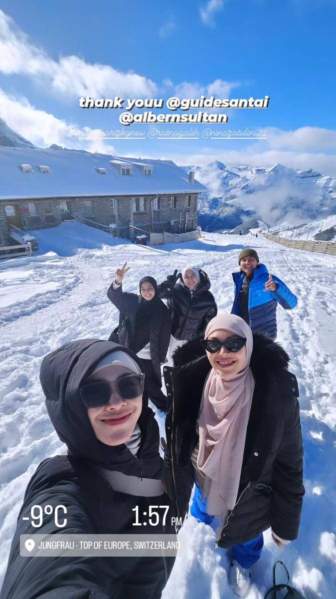 potret Dian Ayu, Nina Zatulini, Natasha Rizky, dan Ratna Galih di Swiss (instagram.com/dianayulestari)