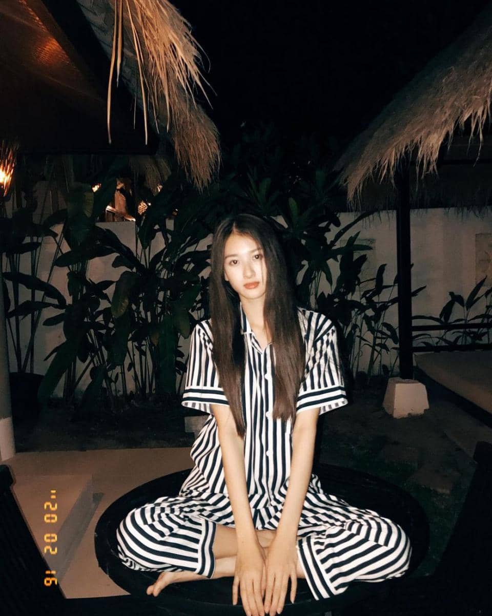 ide outfit one set ala View Benyapa (instagram.com/view.benyapa)