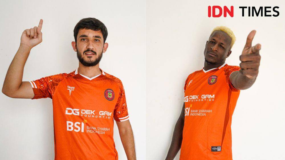 Islom Karimov (kiri) dan Mahamane Toure (kanan), dua pemain asing rekrutan baru Persiraja Banda Aceh. (Dokumentasi Media Official Persiraja Banda Aceh untuk IDN Times)