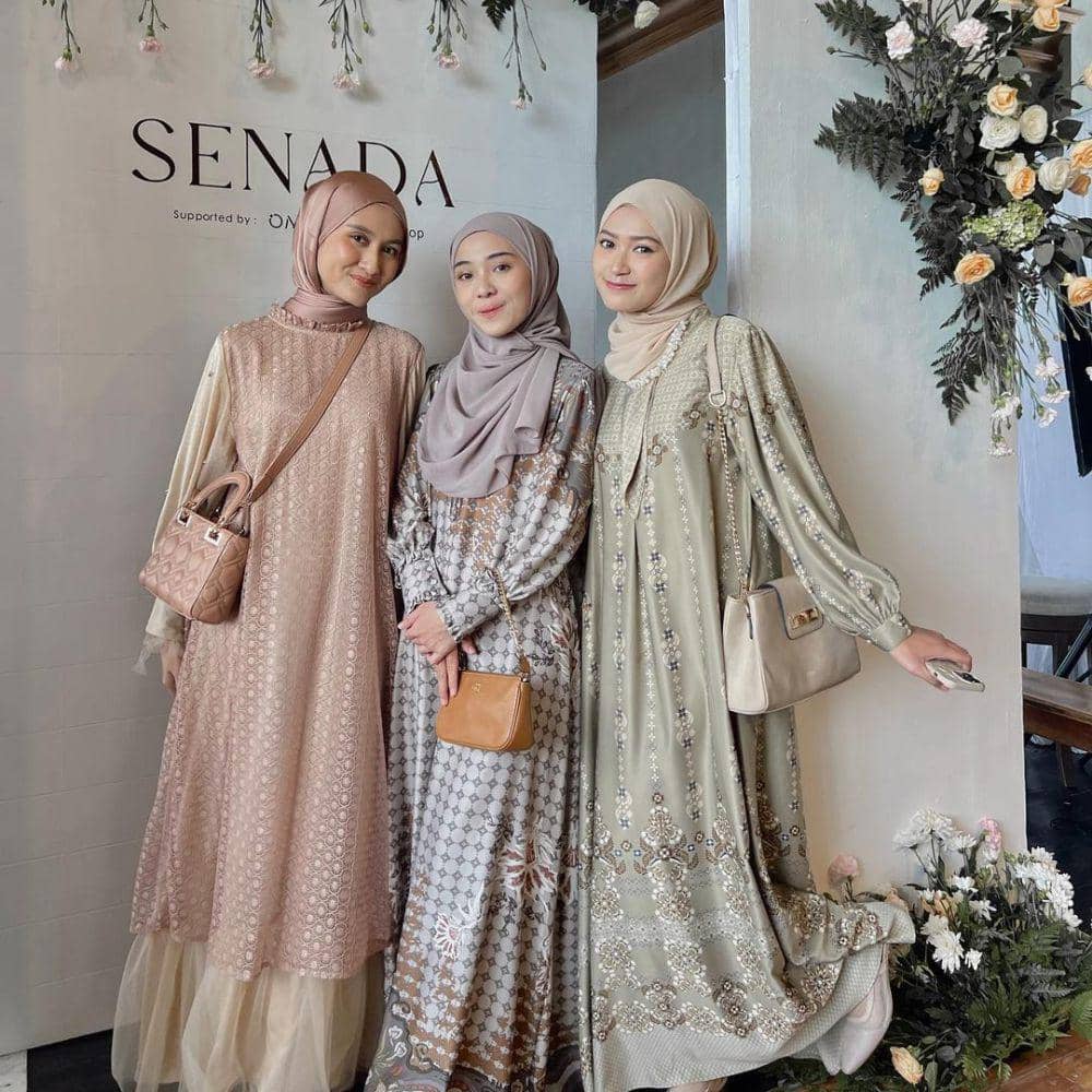 OOTD hijab dress ala Putri Melati (instagram.com/putrimelatii)