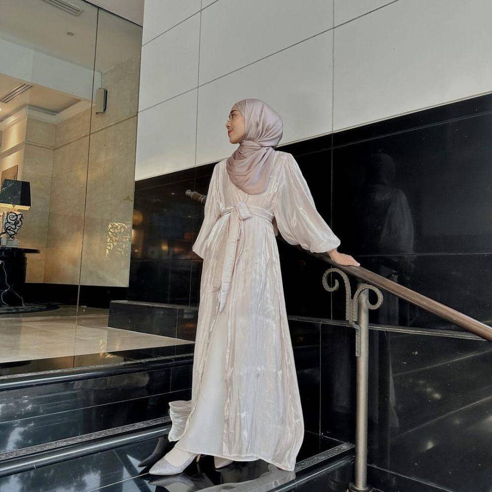 OOTD hijab dress ala Putri Melati (instagram.com/putrimelatii)