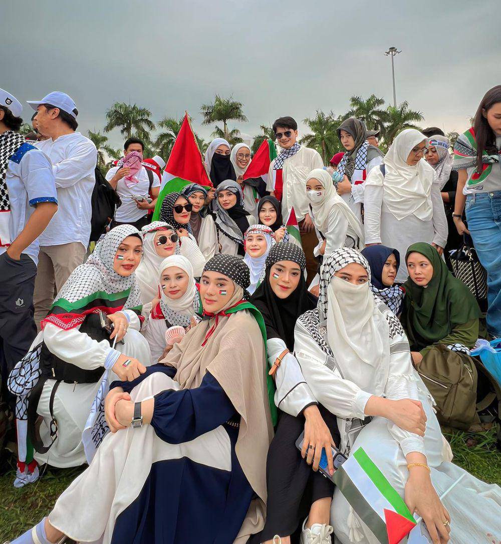 potret Clara Shinta ikut aksi bela Palestina di Monas (instagram.com/clarashintareal)