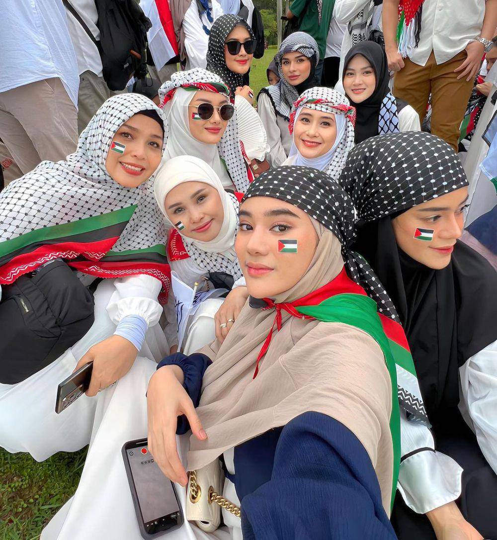 potret Clara Shinta ikut aksi bela Palestina di Monas (instagram.com/clarashintareal)