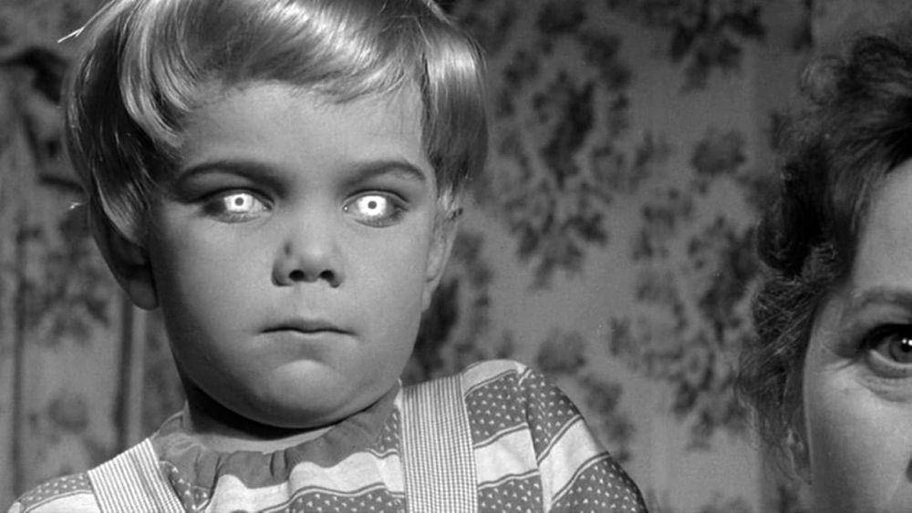 cuplikan film Village of the Damned (dok. MGM Studios/Village of the Damned)
