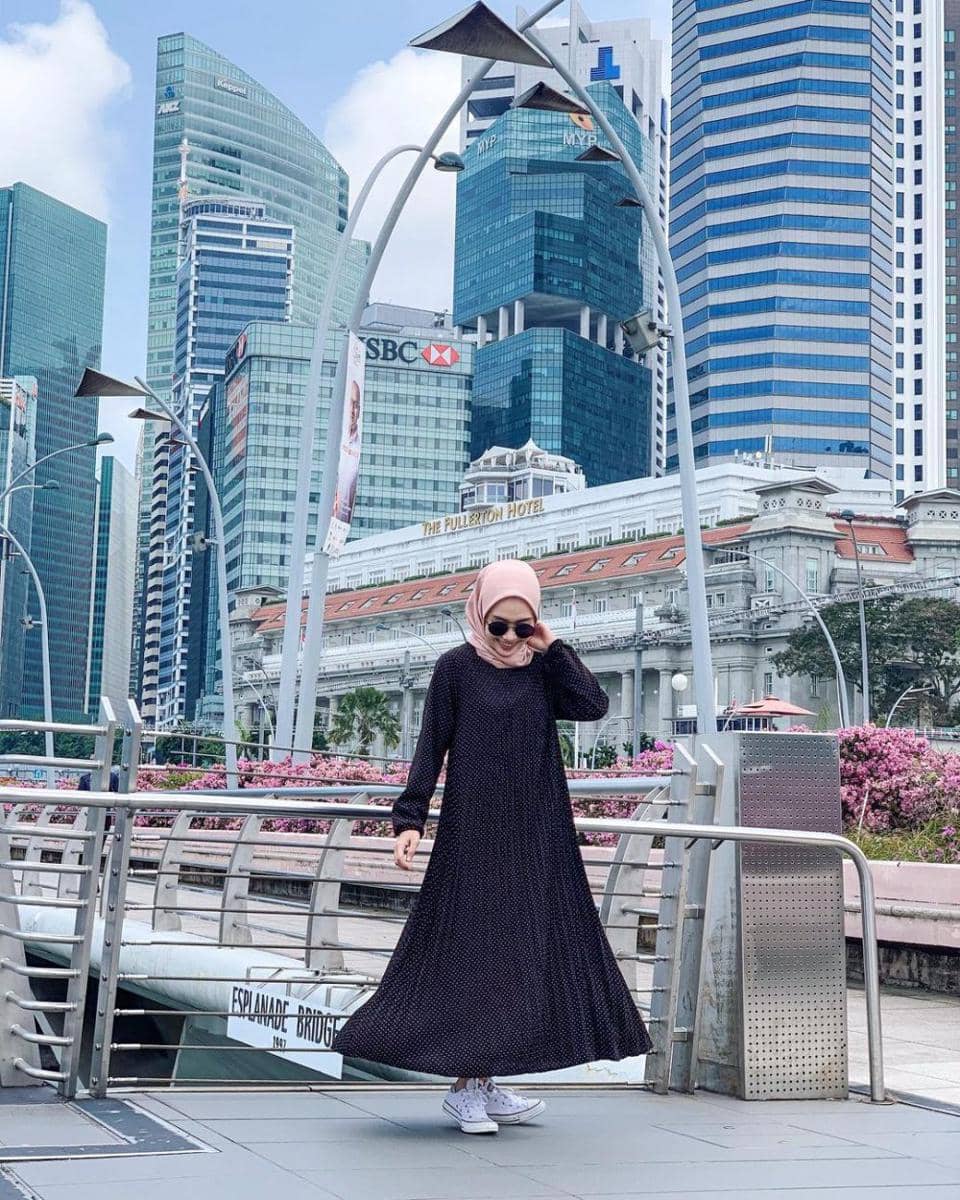 OOTD hijab dress ala Putri Melati (instagram.com/putrimelatii)