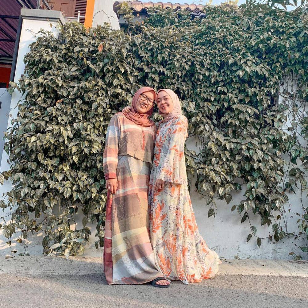 OOTD hijab dress ala Putri Melati (instagram.com/putrimelatii)