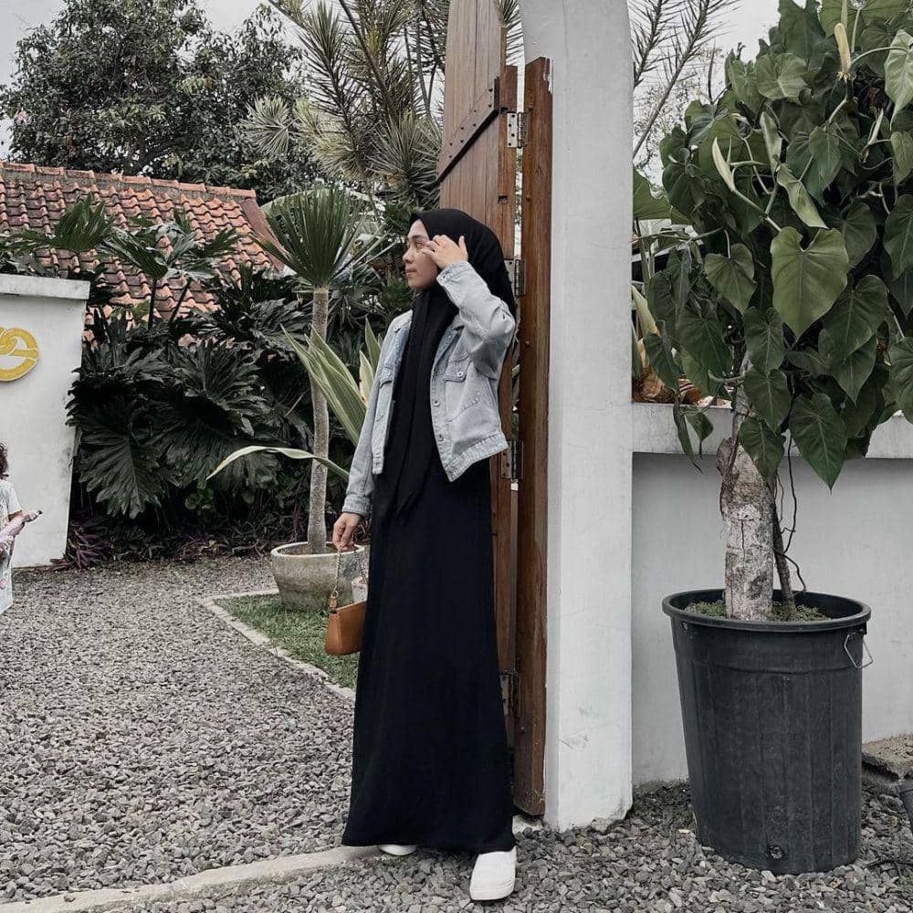 OOTD hijab dress ala Putri Melati (instagram.com/putrimelatii)