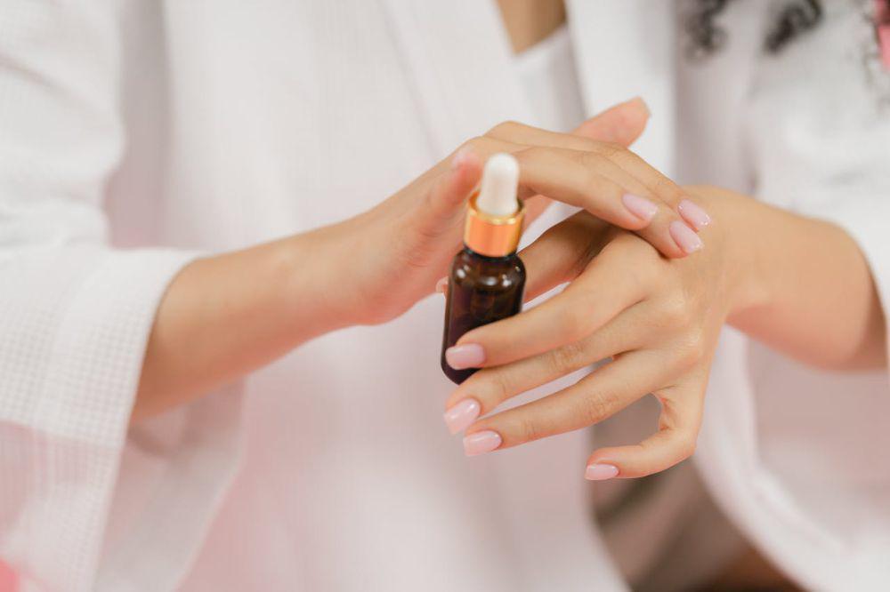 3 Bahan Skincare yang Mudah Teroksidasi, Simpan dengan Benar