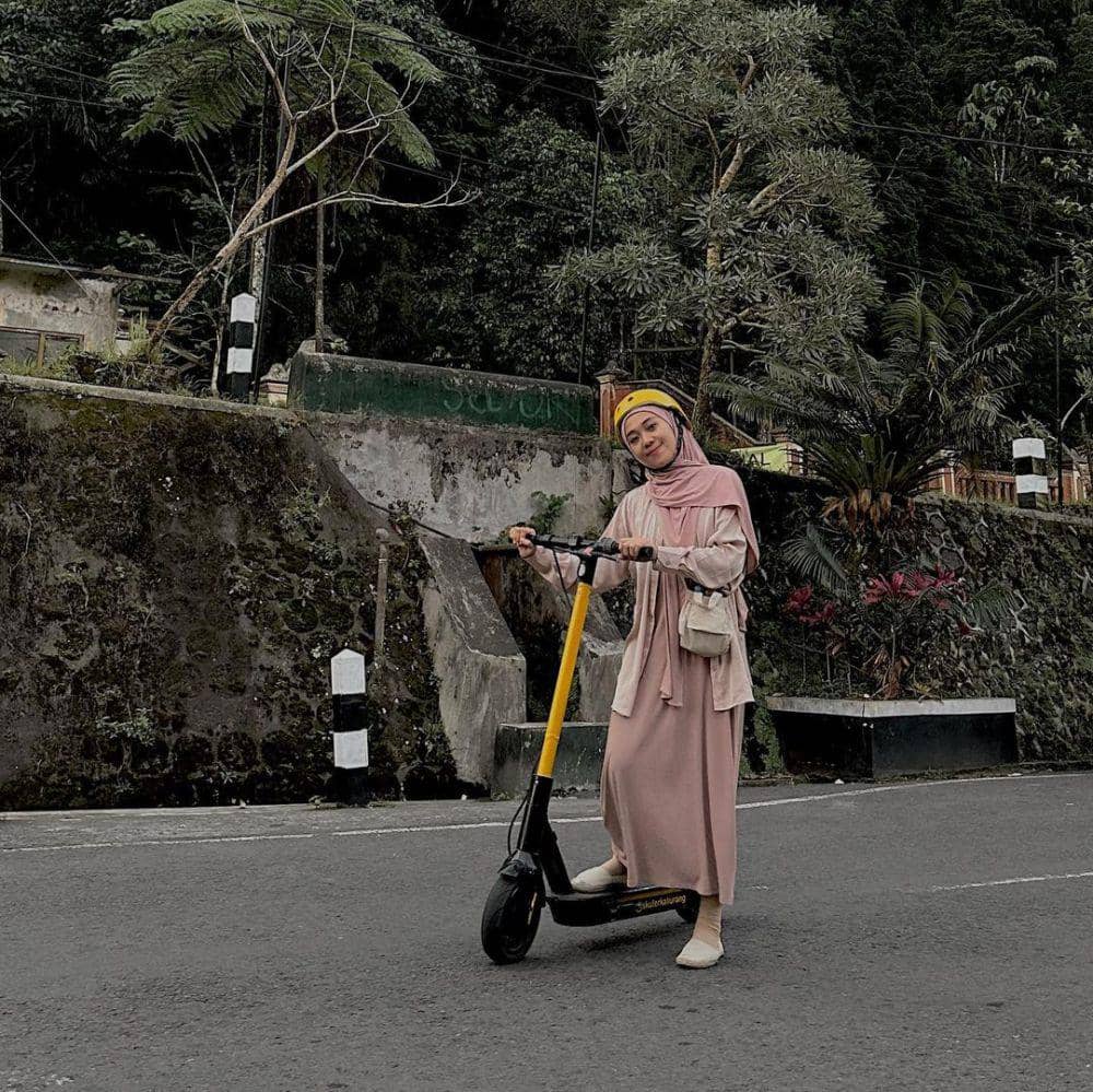 OOTD hijab dress ala Putri Melati (instagram.com/putrimelatii)