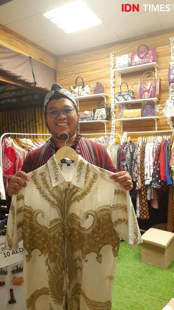 Salim Iksan, penjual di Global Village Dubai (IDN Times/Ita Malau)