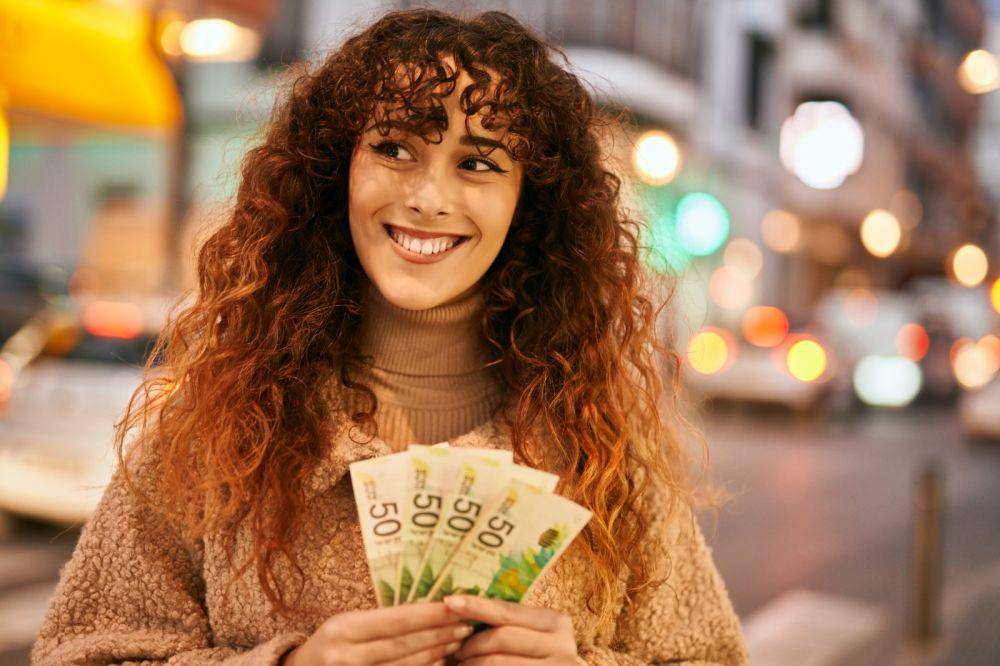 ilustrasi mata uang shekel/sheqel (Freepik.com/krakenimages.com)