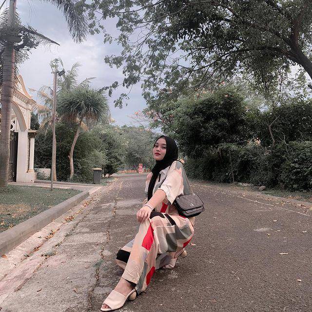 ide outfit one set ala Putri Delina (instagram.com/putridelinaa)