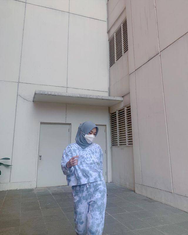 ide outfit one set ala Putri Delina (instagram.com/putridelinaa)
