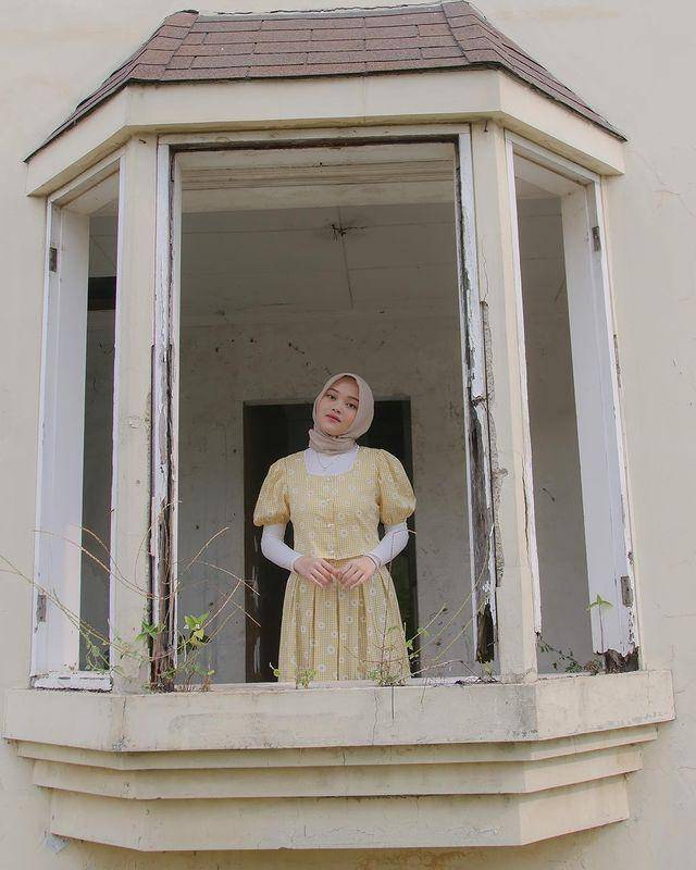 ide outfit one set ala Putri Delina (instagram.com/putridelinaa)