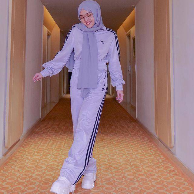ide outfit one set ala Putri Delina (instagram.com/putridelinaa)