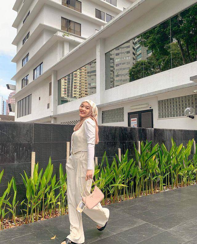 ide outfit one set ala Putri Delina (instagram.com/putridelinaa)