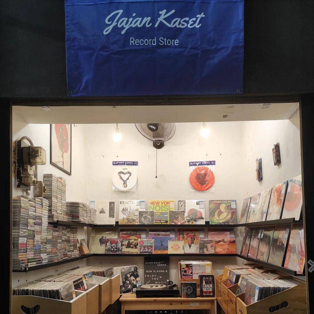 Toko kaset dan vynil di Pasar Santa (instagram.com/jajankasetsanta)