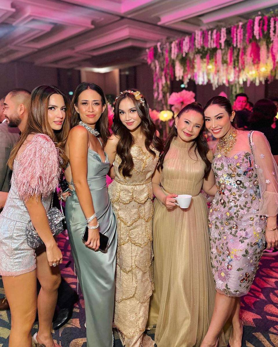 potret Ayu Dewi dan sahabat (instagram.com/mrsayudewi)