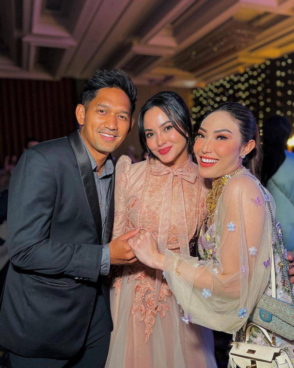 potret Ayu Dewi dan sahabat (instagram.com/mrsayudewi)