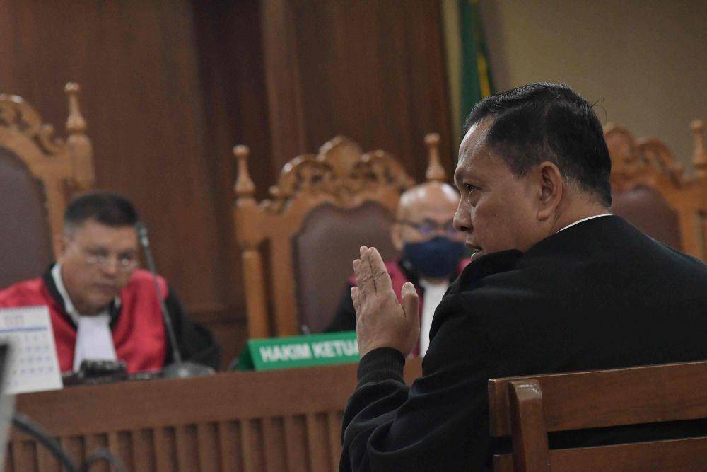 Mantan Kepala Basarnas Marsekal Madya Henri Alfiandi memberikan kesaksian dalam sidang perkara dugaan suap di Basarnas dengan terdakwa Mulsunadi Gunawan, Roni Aidil dan Marilya di Pengadilan Negeri Tipikor, Jakarta, Senin (6/11/2023). (ANTARA FOTO/Fakhri Hermansyah)