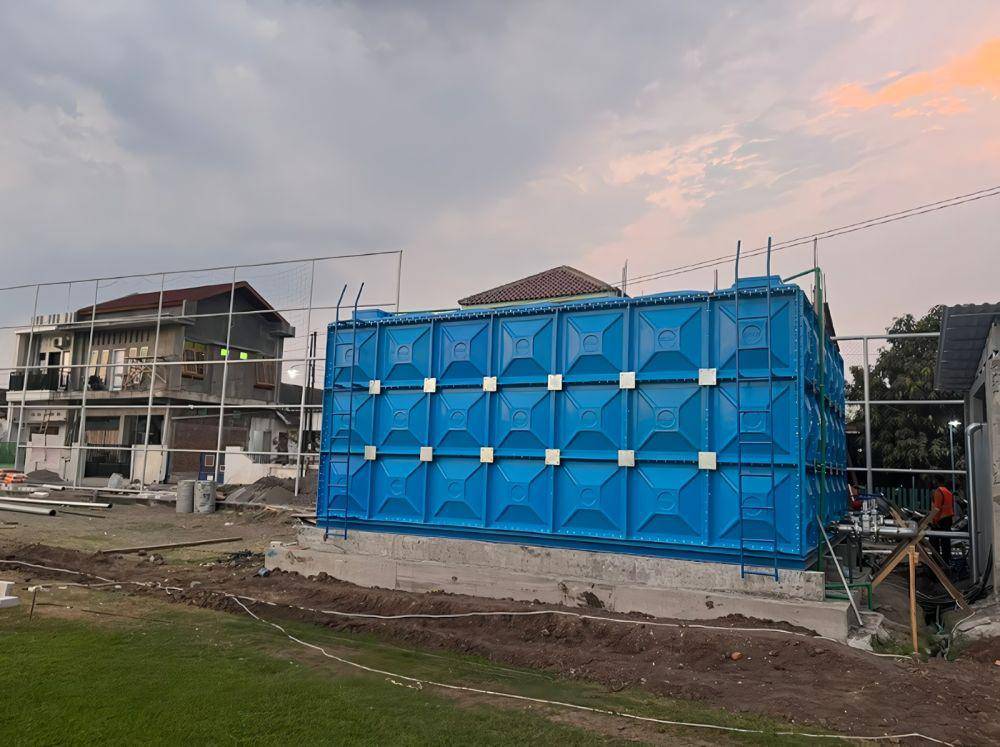Kementerian Pekerjaan Umum dan Perumahan Rakyat (PUPR) merampungkan proyek renovasi seluruh stadion untuk venue utama pertandingan dan lapangan latihan untuk FIFA World Cup U-17 2023. (dok/ Kementerian PUPR)