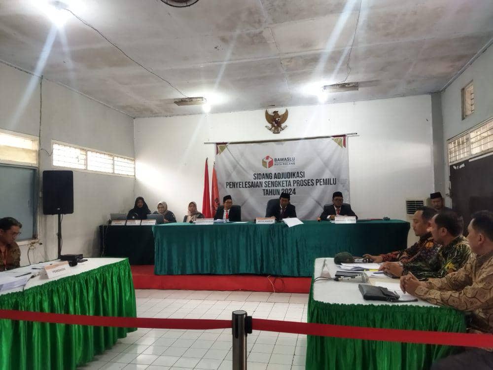 Sidang gugatan sengketa pemilu di Bawaslu Kota Malang. (IDN Times/Rizal Adhi Pratama)