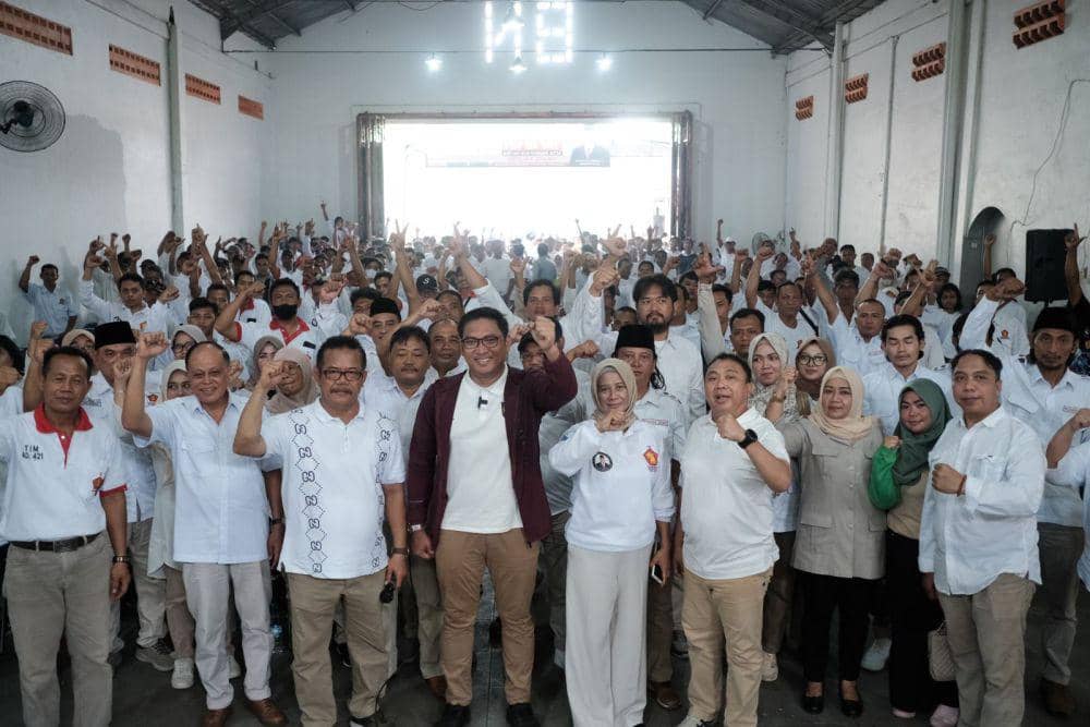Ketua DPD Gerindra Jawa Tengah Sudaryono bersama ratusan kader partainya di Klaten usai acara pemantapan pemenangan bagi Prabowo-Gibran. (IDN Times/Dok Humas Gerindra Jateng)