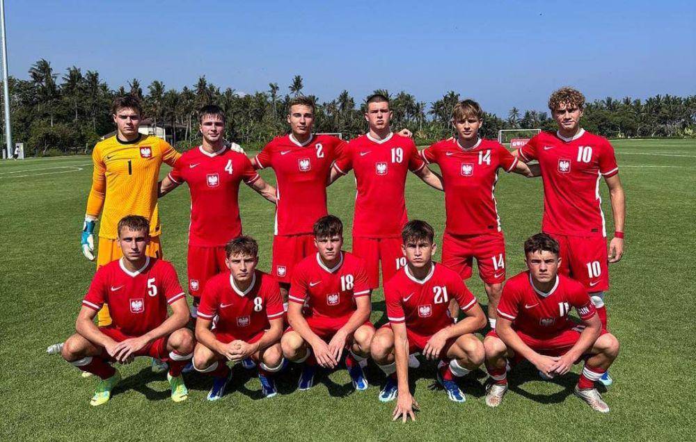 Potret Polandia U-17 berlatih di Bali. (Instagram/@laczynaspilka).