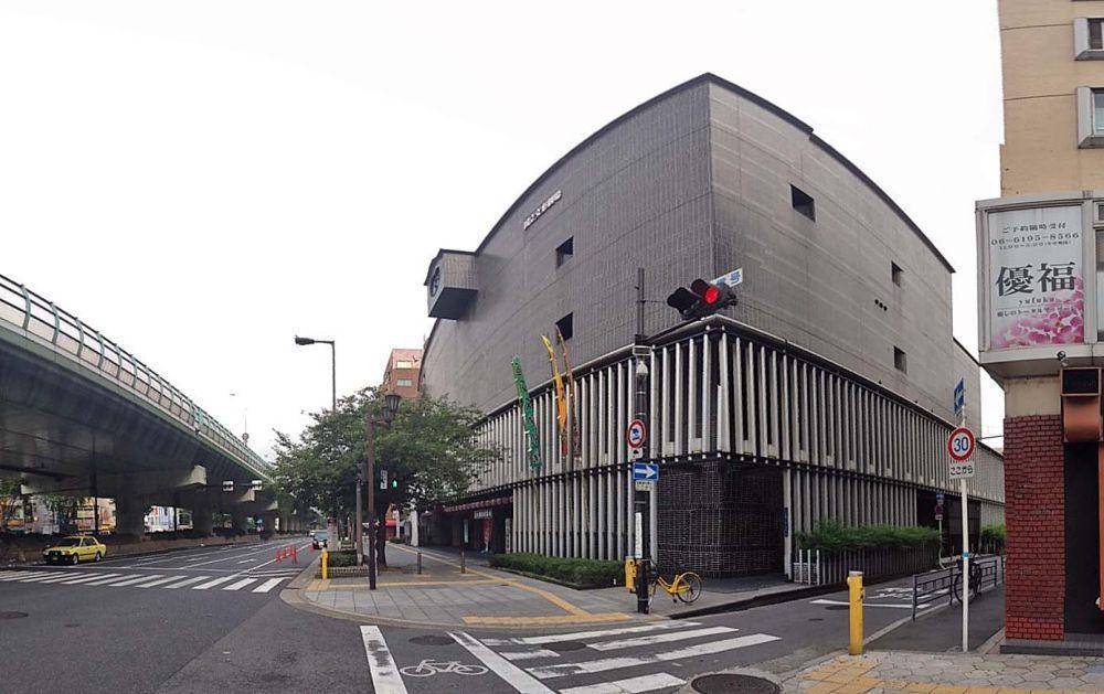 National Bunraku Theatre, Osaka, Jepang (commons.wikimedia.org/z tanuki)