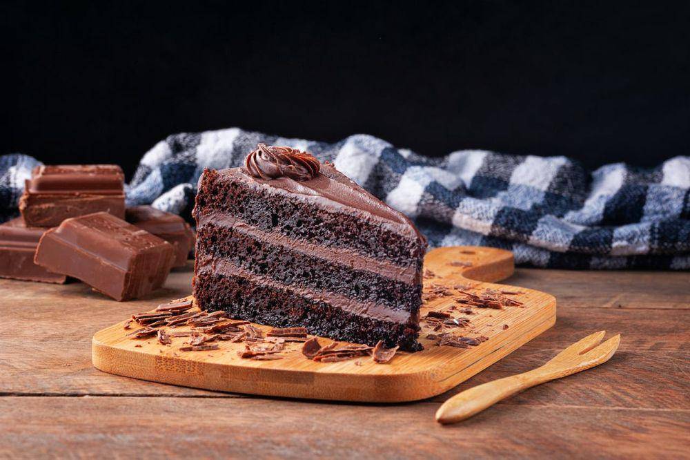 sepotong chocolate cake (pexels.com/Marcelo Verfe)