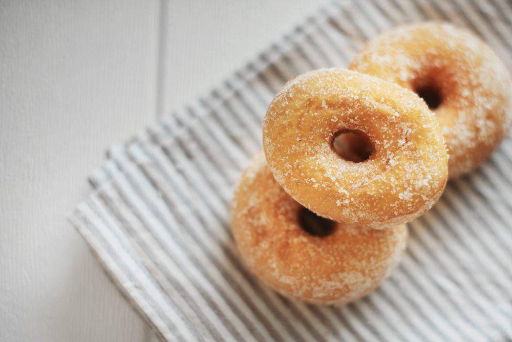 donat topping bawang putih cincang (freepik.com/freepik)