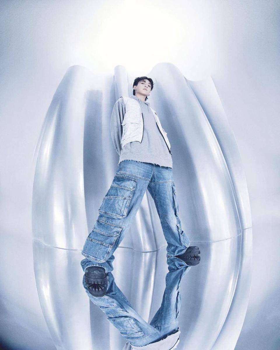 potret Jungkook dalam 3D Concept Photo - 2D (instagram.com/bts.bighitofficial)