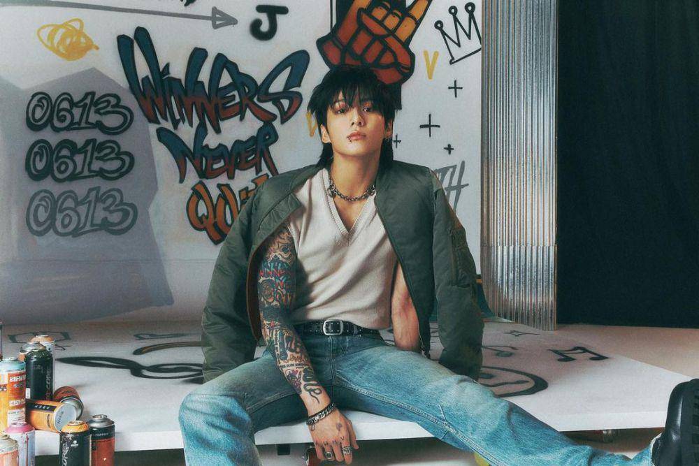 potret Jungkook dalam GOLDEN' Concept Photo - SUBSTANCE (instagram.com/bts.bighitofficial)