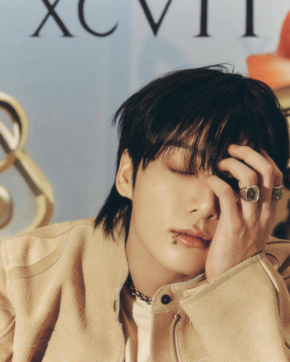 potret Jungkook dalam 'GOLDEN' Concept Photo - SUBSTANCE (instagram.com/bts.bighitofficial)