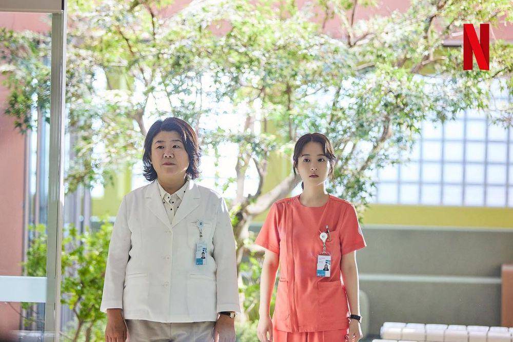 cuplikan Lee Jung Eun dan Park Bo Young di drakor Daily Dose of Sunshine (instagram.com/netflixkr)