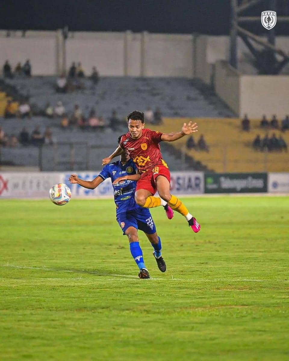 Laga Diwarnai 2 Kartu Merah, PSPS Riau Ditahan Persiraja 1-1