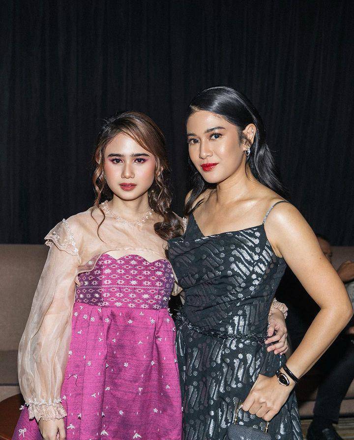 adu gaya Dian Sastro vs. Tissa Biani (instagram.com/tissabiani)