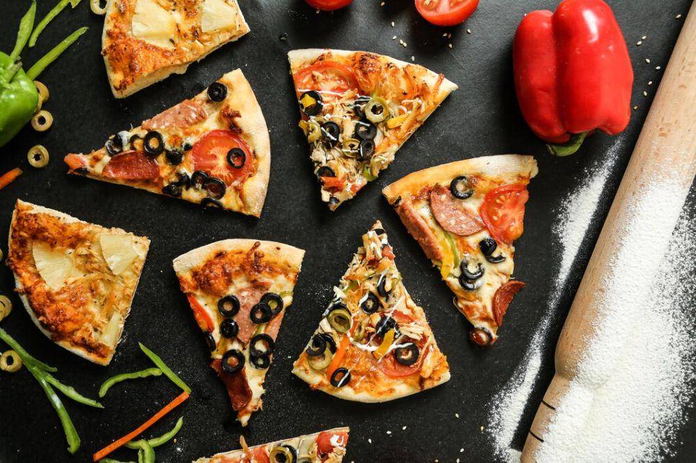 potongan pizza (freepik.com/stockking)