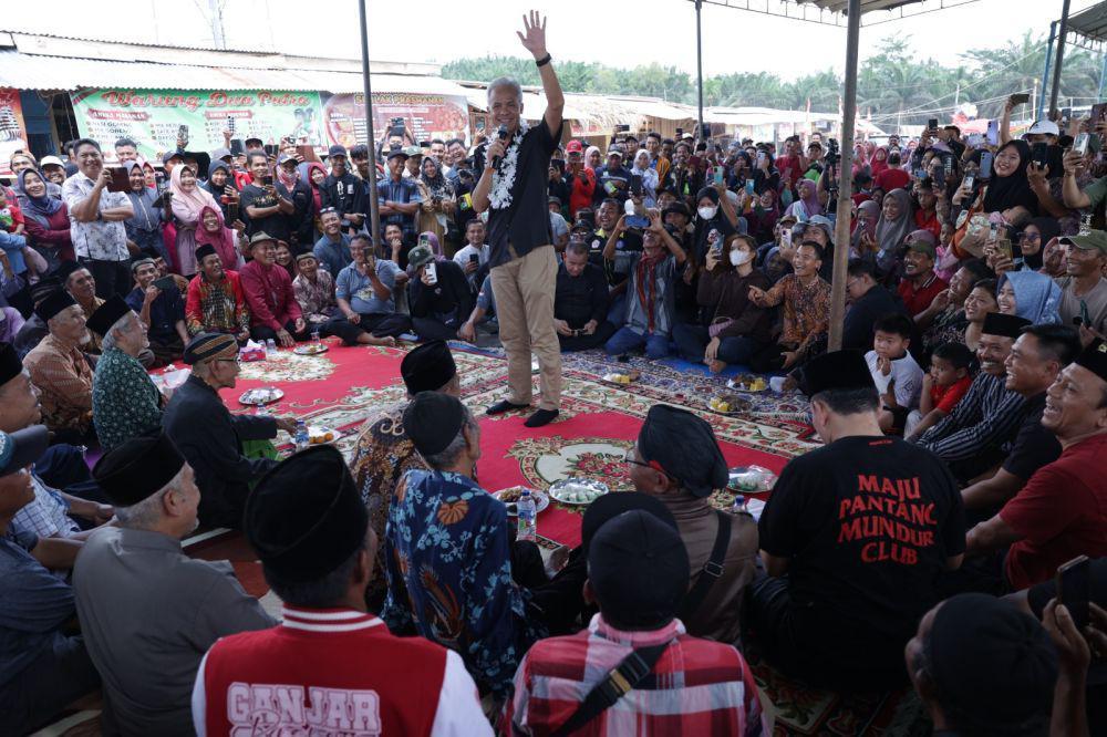 Ganjar Temui Warga Transmigran di Muba, Sempat Makan Pecel dan Dialog