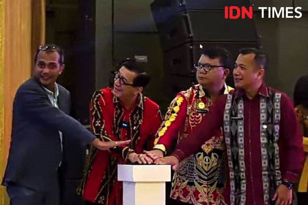 Menteri Hukum dan HAM Yasonna H Laoly meluncurkan Peraturan Presiden nomor 60 tahun 2023 tentang Strategi Nasional Bisnis dan HAM serta pengukuhan Gugus Tugas Nasional Bisnis dan HAM, di kantor Kemenkumham, Jakarta, Senin (6/11/2023). (IDN Times/Lia Hutasoit)