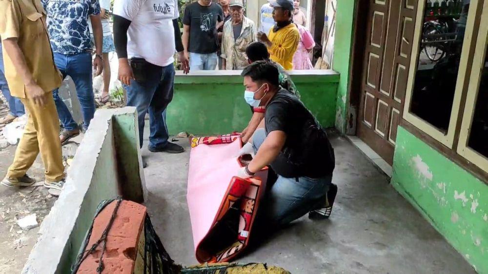 Pria di Kediri Ditemukan Tewas di Teras Rumah, Diduga Overdosis Miras