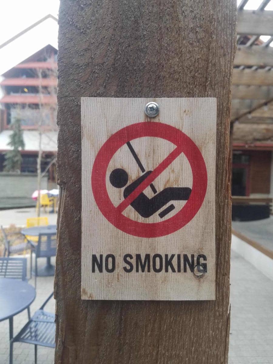 potret desain tanda no smoking gak jelas (reddit.com/user/sreal1192)
