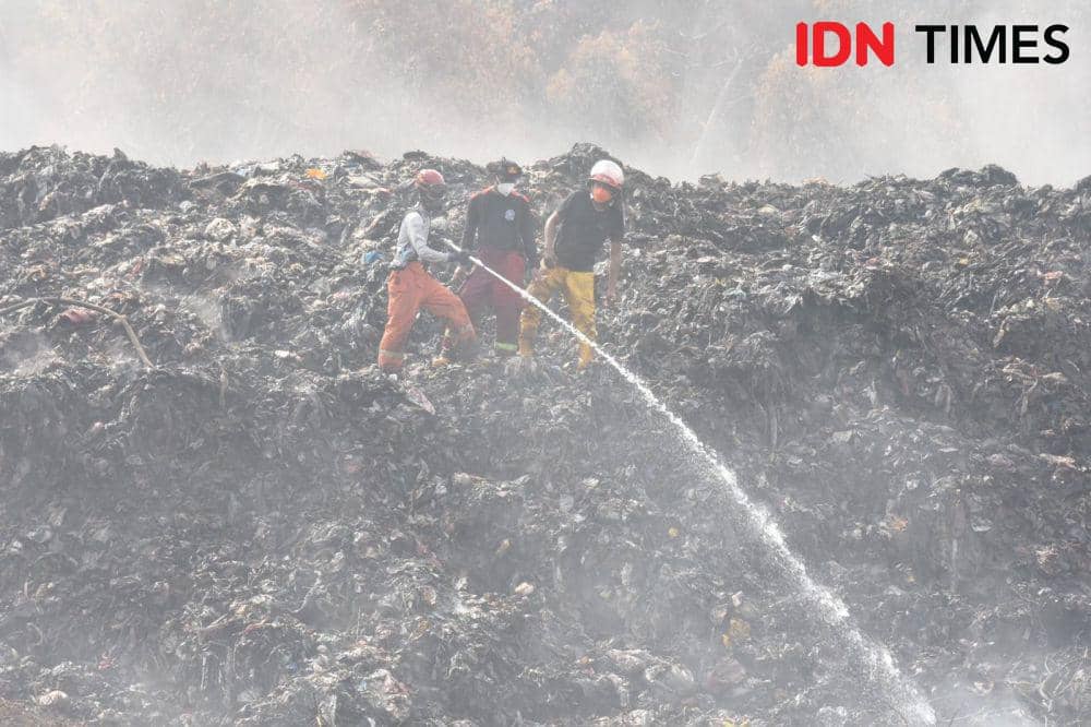 TPA Bakung. (IDN Times/Rohmah Mustaurida)