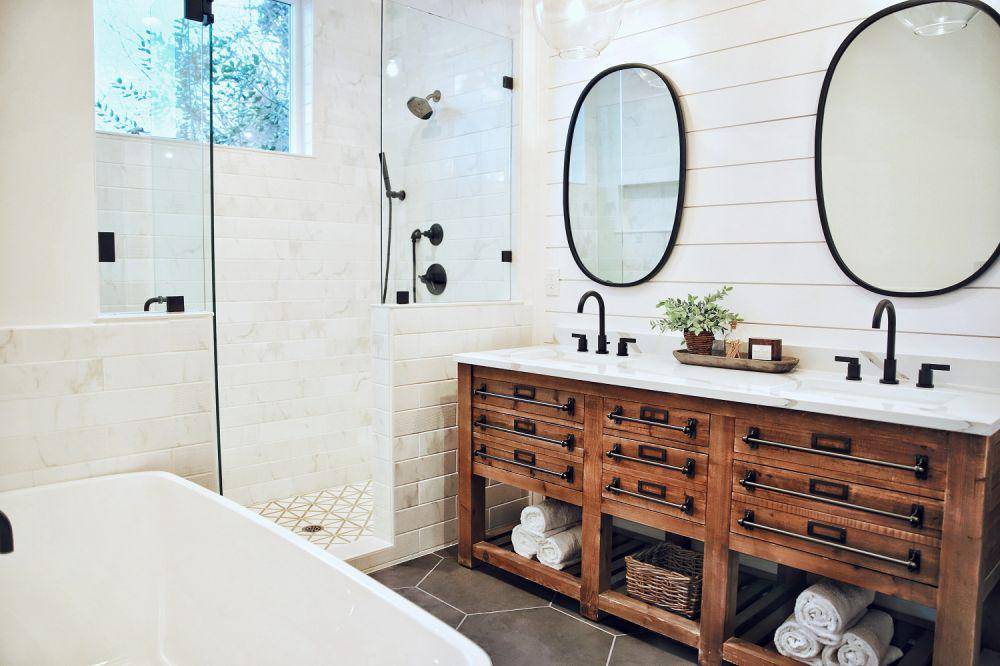 inspirasi kamar mandi nuansa putih (unsplash.com/@taylor65s)