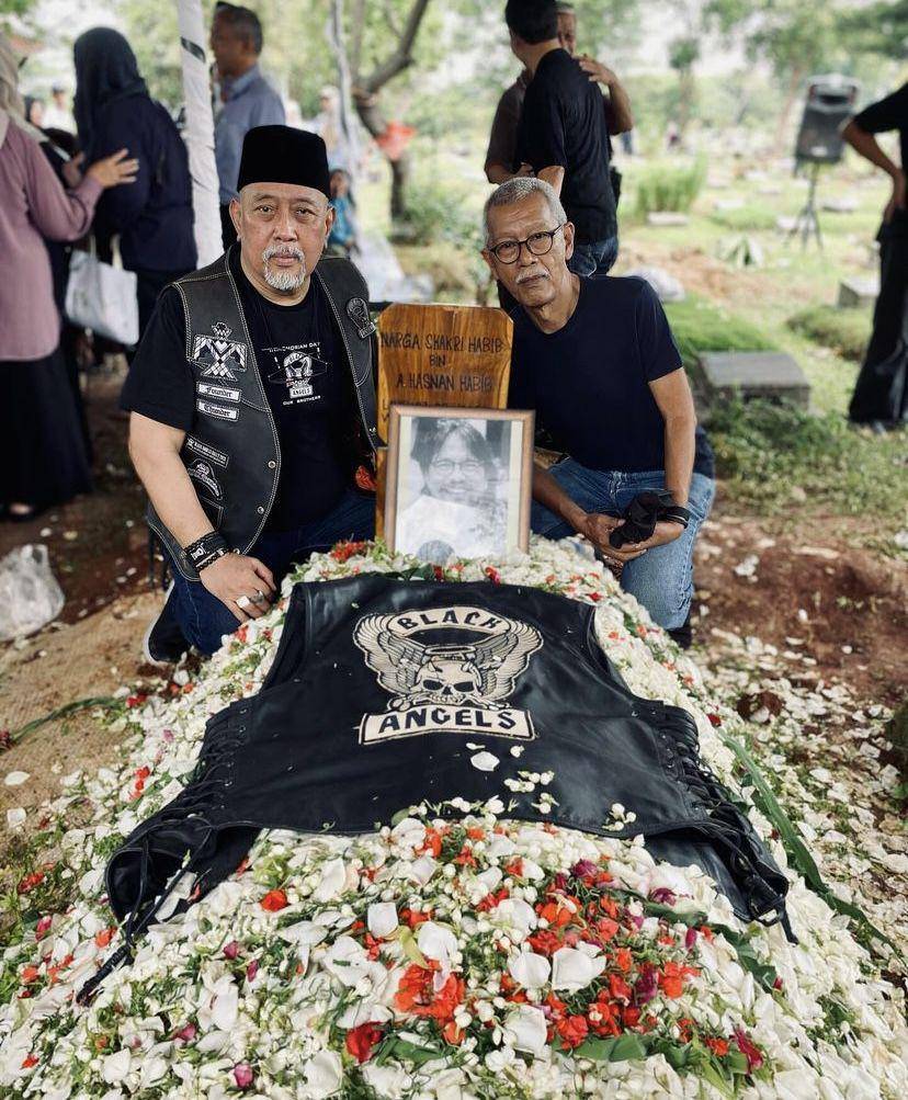 potret Indro Warkop hadiri pemakaman sahabatnya (Instagram.com/indrowarkop_asli)